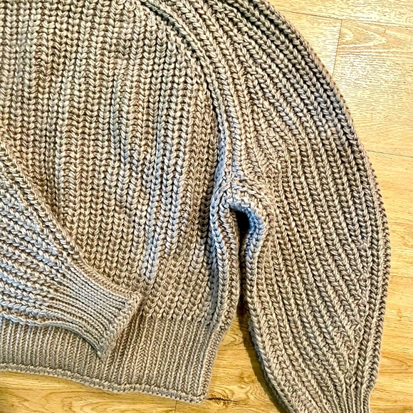 NWT Women’s Knit Sweater - Picture 4 of 5